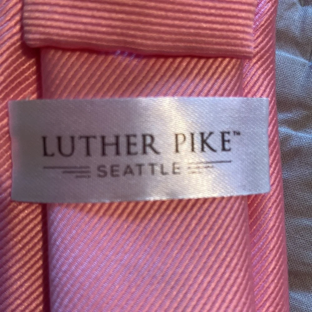 Pink tie-Boys